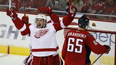 JE TAM. Justin Abdelkader z Detroitu slaví gól v utkání proti Washingtonu. 