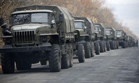Neoznaený vojenský konvoj, který reportéi agentury AP vyfotili u obce Snyne...