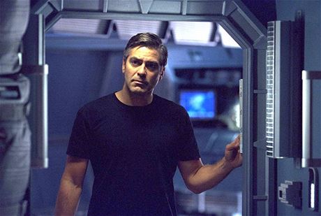 V roce 2002 natoil Lemovu Solaris reisér Steven Soderbergh s Georgem Clooneym