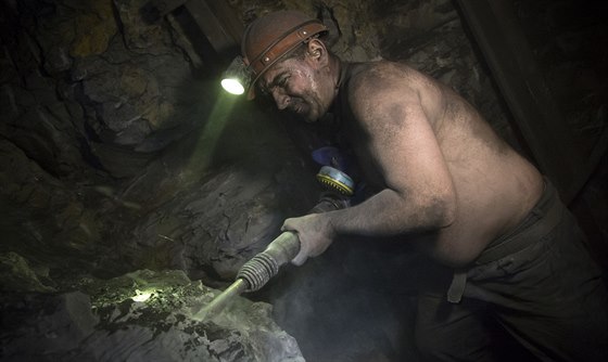 Uhelné doly v Doncku i pes pokraující boje stále pracují (2. listopadu 2014)