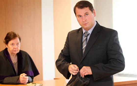 Myslivec Miroslav Kocián u vykovského okresního soudu (4. listopadu, 2014)