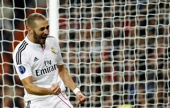 GÓL! Karim Benzema z Realu Madrid se raduje ze svého gólu v utkání Ligy mistr...