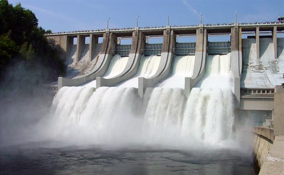 Vodní nádrž Slapy je šestou největší přehradou v Česku.