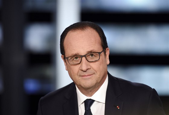 Francouzský prezident François Hollande bhem pímého penosu televize TF1 (6....
