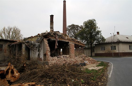 Bývalí obyvatelé dům v Brodcích částečně rozebrali a narušili tím jeho statiku....