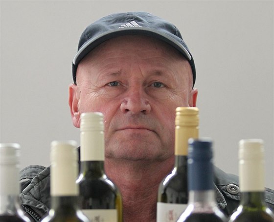 Vina Bronislav Prdek zaal vedle vína prodávat pod znaou Tekuté ovoce i...