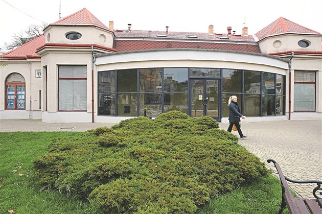 Unie výtvarných um�lc� z�ídí výstavní sí� v prostorách, kde dosud sídlila...