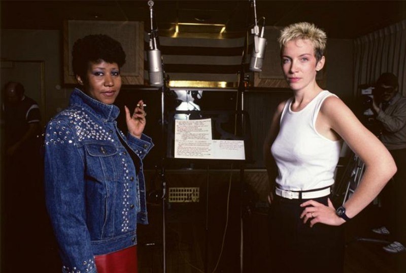Aretha Franklin a Annie Lennoxová p�i nahrávání duetu Sisters Are Doin' It for...
