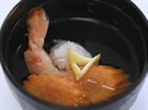 Základem japonské polévky osuimono je vývar z asy a sueného tuáka.