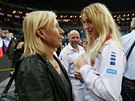 Tenisová legenda Martina Navrátilová (vlevo) se zdraví s Petrou Kvitovou na...