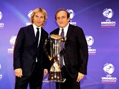 FOTBALOV LEGENDY. Dva bval skvl fotbalist Pavel Nedvd (vlevo) a Michel...