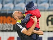 Roman Lengyel z eskch Budjovic se raduje se synem Alexem.