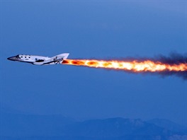 SpaceShipTwo pi testovacm letu v dubnu 2013 nad Mohavskou pout.