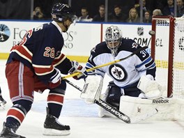 Brank Winnipegu Ondej Pavelec el anci Martina St. Louise z New York