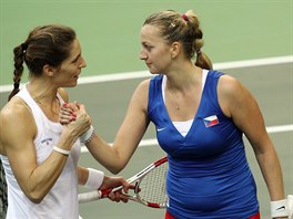 Petra Kvitová (vpravo) porazlla ve finále Fed Cupu nmeckou dvojku Andreu...