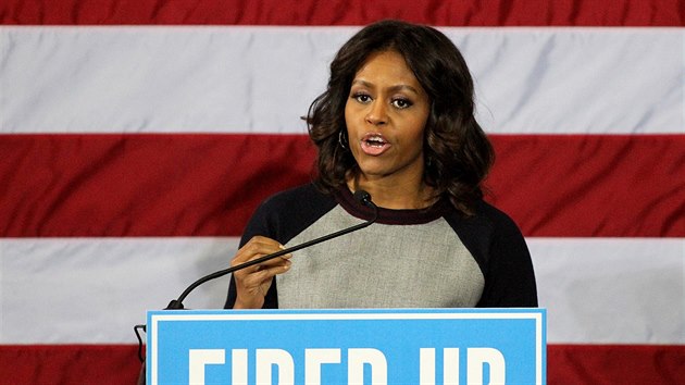 Do volební agitace se zapojila i první dáma USA Michelle Obamová (1. listopadu 2014).