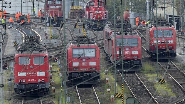 Lokomotivy Deutsche Bahn stoj v Hagenu bhem stvky (5. listopadu 2014).