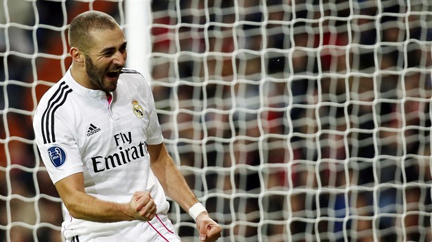 GÓL! Karim Benzema z Realu Madrid se raduje ze svého gólu v utkání Ligy mistr�...