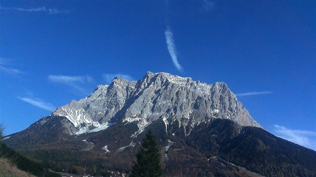 Cestou na Kaunertal přes německý Garmisch se nádherně odkryje i nejvyšší vrchol Německa, Zugspitze (2962 m)