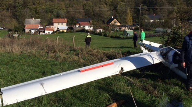 V Jesenku se ztil vtro, pilot si poranil pte (2. listopadu 2014).