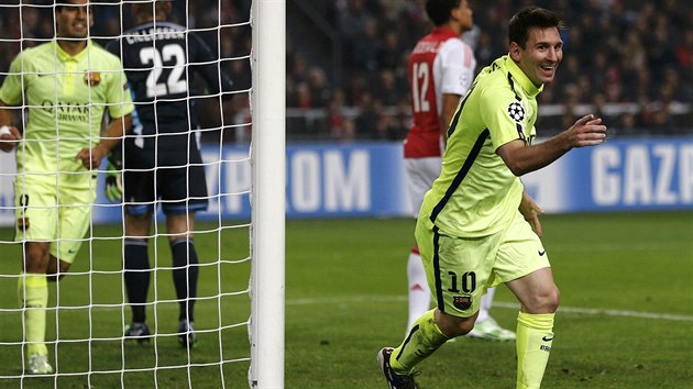 Lionel Messi z Barcelony prv vyrovnal rekord v potu gl v Lize mistr, na hiti Ajaxu se b podlit o radost s Pedrem, kter mu pihrl.