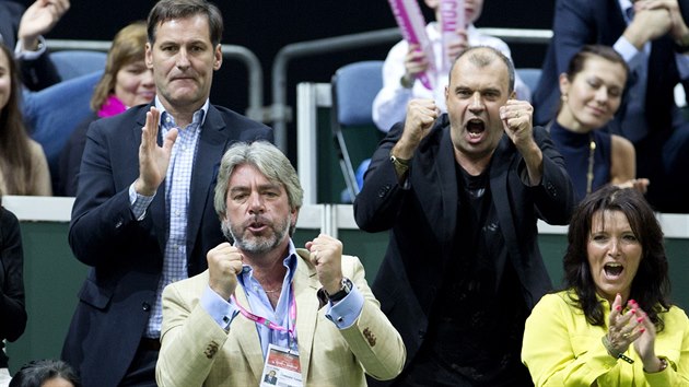 Finále Fed Cupu navštívil i podnikatel Tomáš Chrenek (v dolní řadě vlevo).