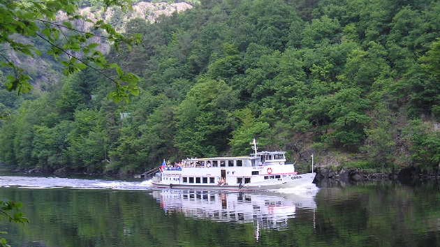 V�letn� lo� na �t�chovick� p�ehrad�