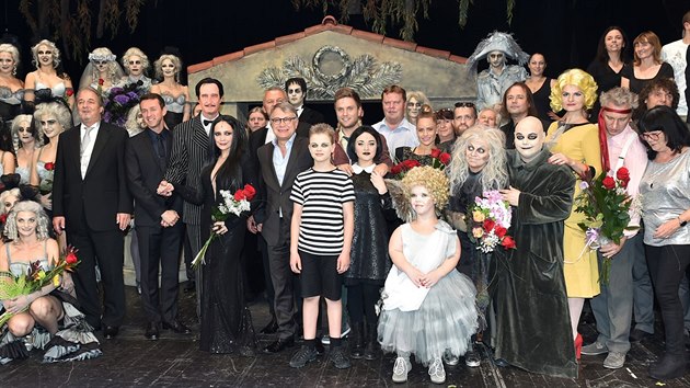 Kompletn realizan tm muziklu Addams Family