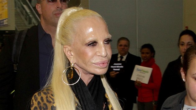 Donatella Versace to nepřehání jen s plastikami, ale i hubnutím - iDNES.cz