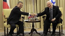 eský ministr zahranií Lubomír Zaorálek (vlevo) a izraelský prezident Reuven...