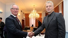 Josef Zikmund z hnutí ANO (vlevo) s Martinem Hausenblasem z hnutí PRO! Ústí po...