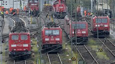 Lokomotivy Deutsche Bahn stojí v Hagenu bhem stávky (5. listopadu 2014).