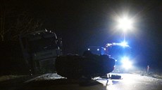 Na silnici číslo 101 u Říčan se čelně srazil Volkswagen Golf s kamionem. Řidič...
