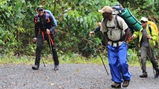 panlský cyklista Alberto Contador pi výstupu na nejvyí africkou horu...