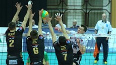 PROJDE, NEPROJDE? Smea Jihostroje Petr ulista (elem) se snaí procpat balon...