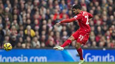 Emre Can z Liverpoolu skóruje ve lágru anglické ligy proti Chelsea.