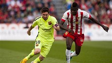 ALMERÍA VS. BARCELONA. Thomas Paty Partey (vpravo) nahání Lionela Messiho.