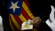 Katalánci hlasují o své nezávislosti, výsledky vak nejsou pro madridskou vládu...