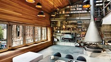 Podkrovní prostor uv�zn�ný st�echou architekti otev�eli m�stu, interiér se...