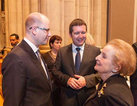 Pedseda Poslanecké snmovny Jan Hamáek spolen s premiérem Bohuslavem...