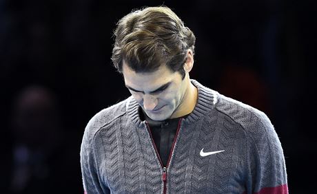 NEJDE TO. Roger Federer oznamuje, e kvli zranní neme nastoupit ve finále
