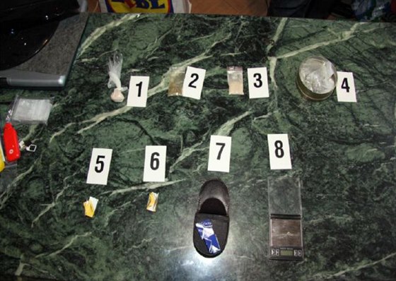 Kriminalisté chytili v Karlových Varech dealera heroinu.