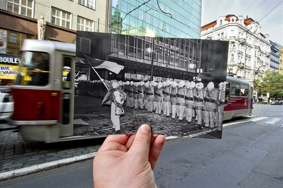 Na Národní tíd zavzpomíná na revoluní Prahu i tramvaj, která byla v provozu u tehdy.