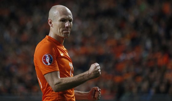 RUCE V PST ZNAÍ TRIUMF. Nizozemský fotbalista Arjen Robben pispl k...