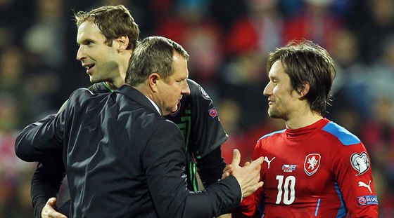 Pavel Vrba, Petr ech a Tomá Rosický (vpravo) po kvalifikaním utkání s Islandem.