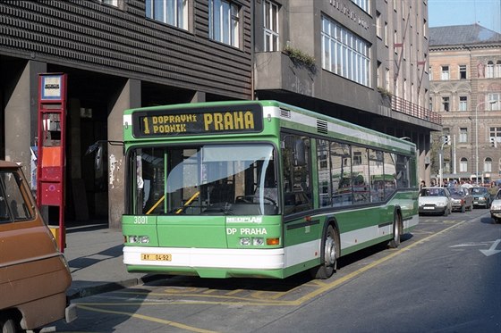První praský nízkopodlaní autobus Neoplan 4014/3  ev. . 3001 pi pedstavení...