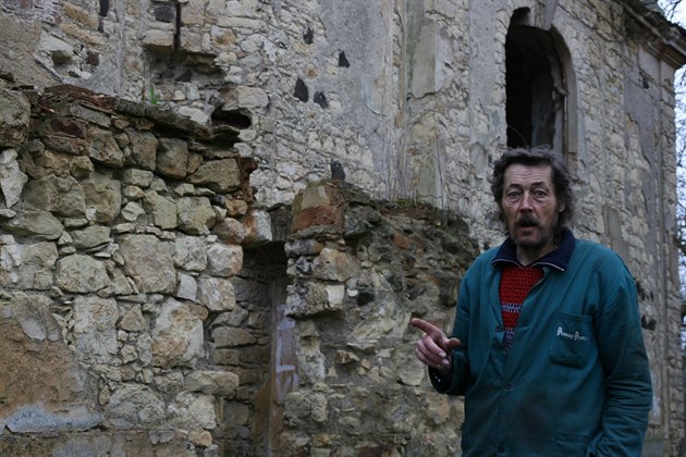 V kapli �ije bezdomovec Pavel se souhlasem církve u� t�i roky.