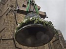 Do ve katedrály sv. Bartolomje v Plzni se vrací ptice zvon - tyi nové a...