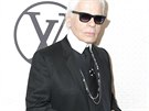 Karl Lagerfeld, který je mimo jiné kreativní editelem Chanelu, si bhem...