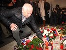 Václav Klaus zapaluje svíku na Národní tíd u píleitosti 25. výroí 17....